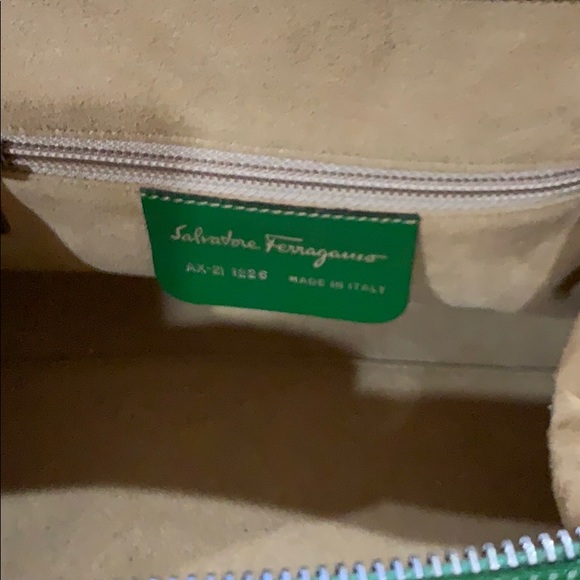 Salvatore Ferragamo green handbag - Picture 2 of 2